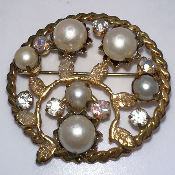 Austria 1950s gold tone aurora borealis AB clear rhinestones faux pearls brooch - Picture 2 of 7